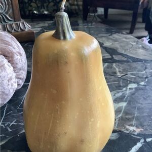 New pottery barn large sculpted yellow gourd candle 65 hour burn time